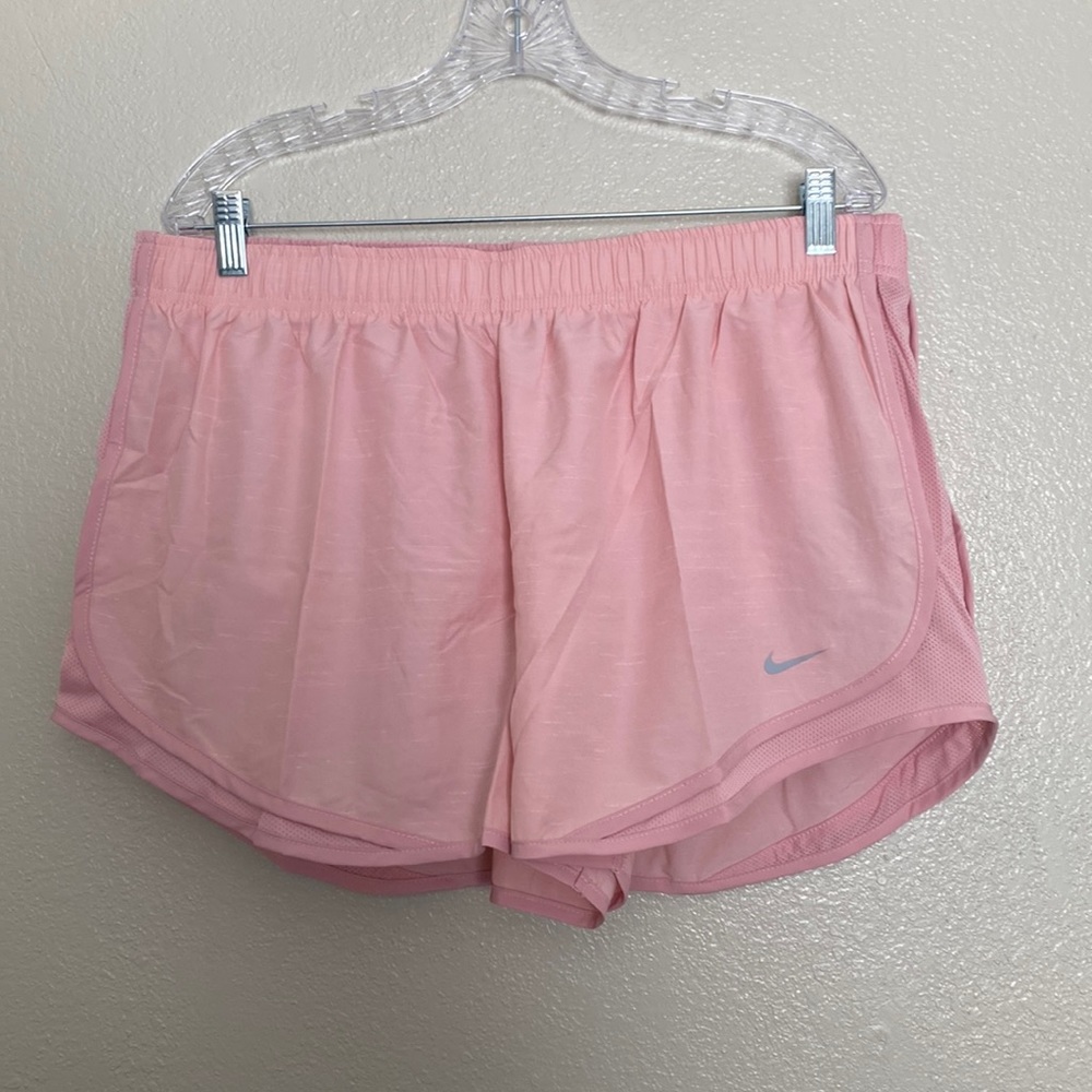 Nike Women’s Standard Fit Running Short XXL